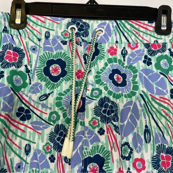 Johnnie-O Ocean-side fauna adorn the Driftwood Half Elastic Surf Shorts size XL - Picture 3 of 12